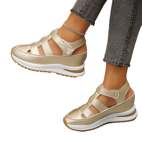 Closed-Toe Sandal with Chunky Sole and Adjustable Straps
