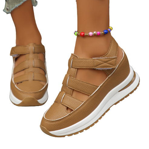 Closed-Toe Sandal with Chunky Sole and Adjustable Straps